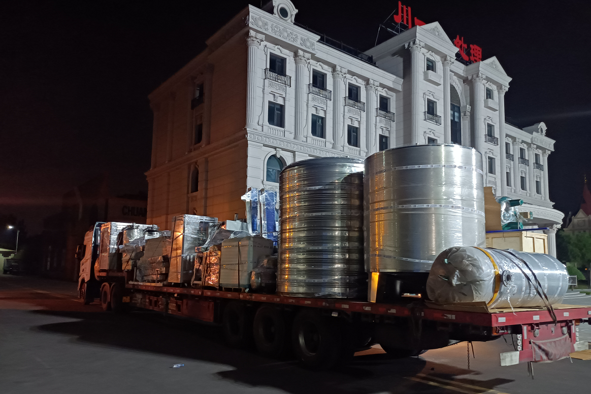 【川一股份】10T超濾設備+小瓶水灌裝線+小桶水灌裝線水廠設備裝車發(fā)往四川省雅安市